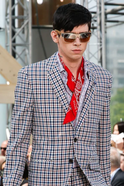 Look 18